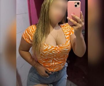 Hola soy una chica rubia alta de piel clara bonita de cara mido 170 lolas 120 muchas caderas y cola.